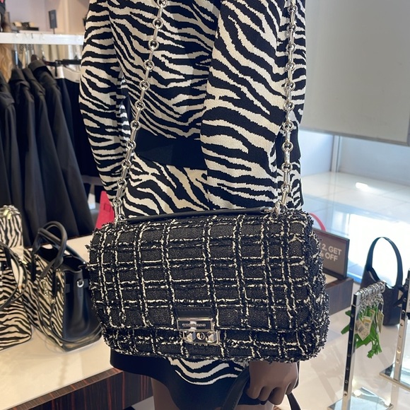 MICHAEL KORS
Tribeca Large Frayed Denim Shoulder Crossbody Bag
NWT - Picture 14 of 16